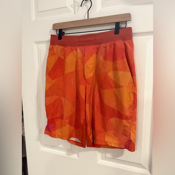 Lululemon Men’s Pace Breaker Shorts Orange Geometric Print Size M - Picture 3 of 12